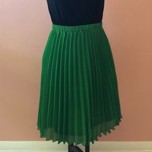 Kelly green pleated Elle skirt